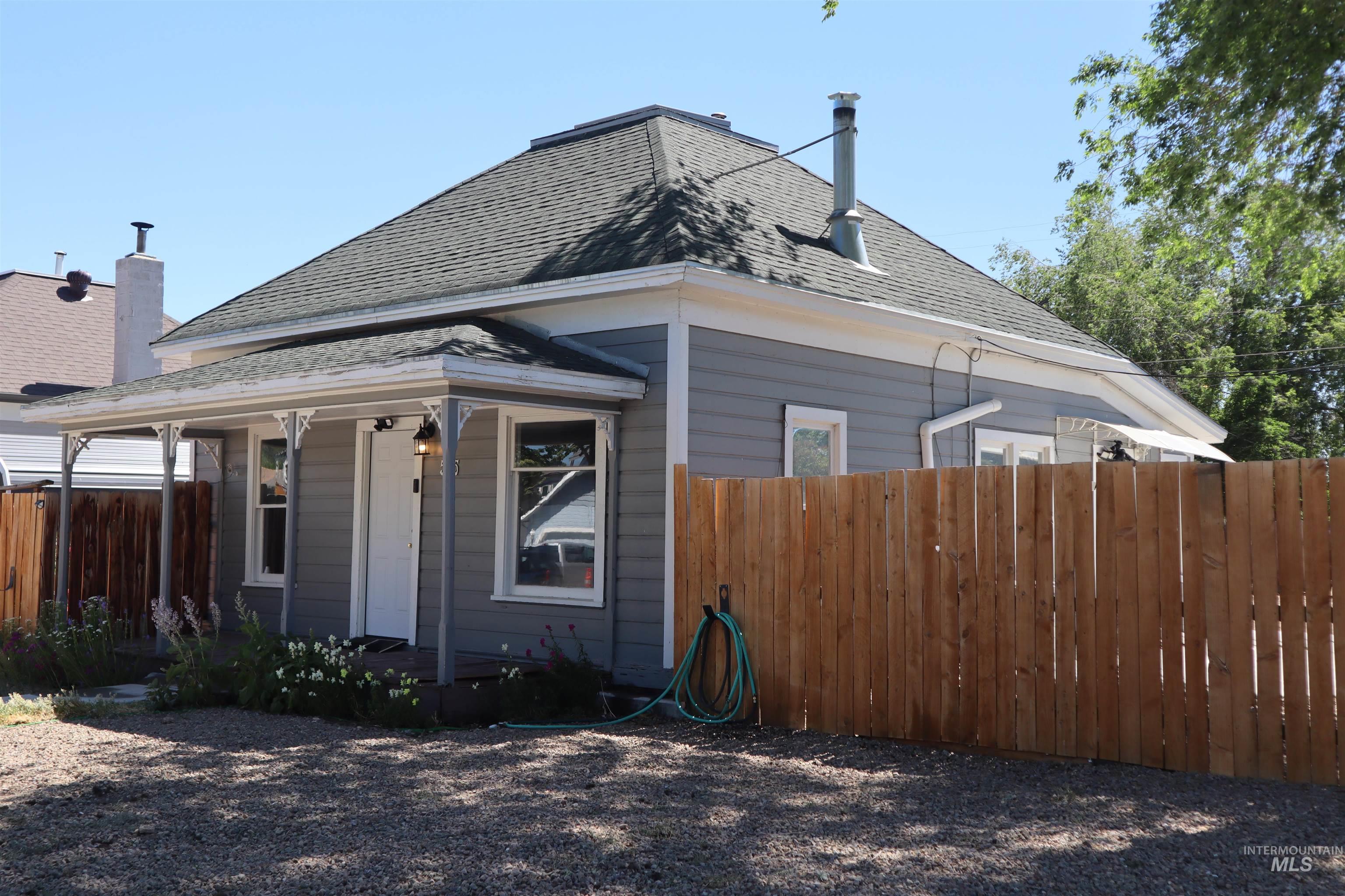 585 N 5th E, Mountain Home, Idaho 83647, 2 Bedrooms, 1 Bathroom, Residential For Sale, Price $255,000, 98950267