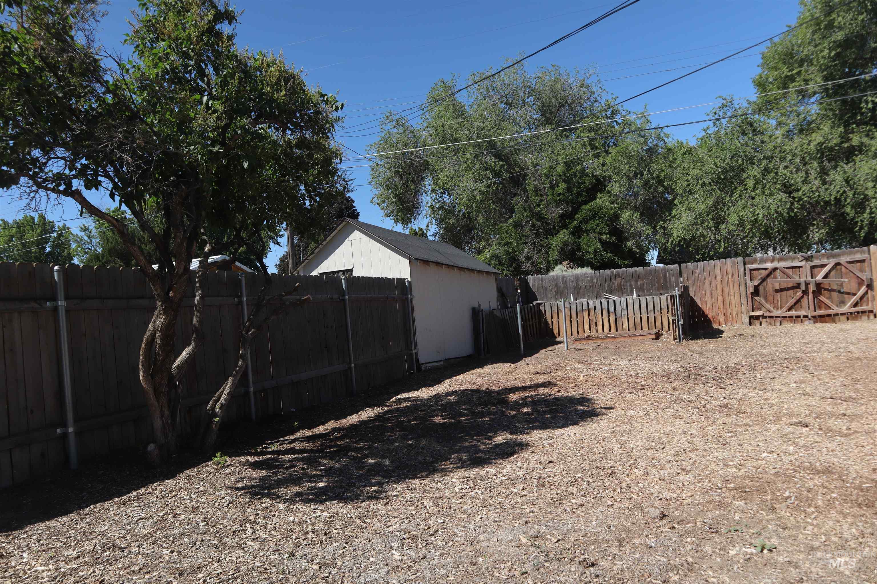 585 N 5th E, Mountain Home, Idaho 83647, 2 Bedrooms, 1 Bathroom, Residential For Sale, Price $255,000, 98950267