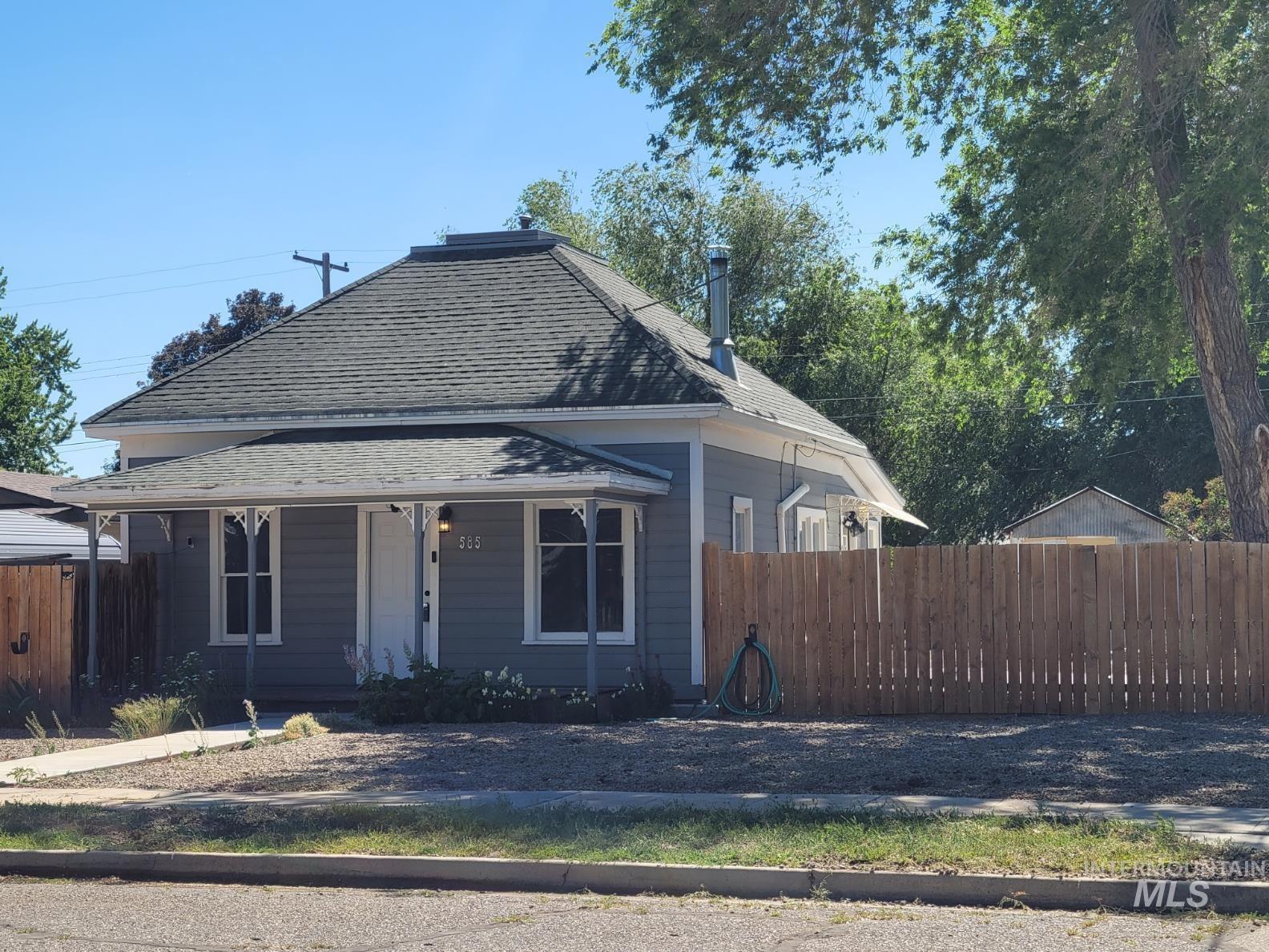 585 N 5th E, Mountain Home, Idaho 83647, 2 Bedrooms, 1 Bathroom, Residential For Sale, Price $255,000, 98950267