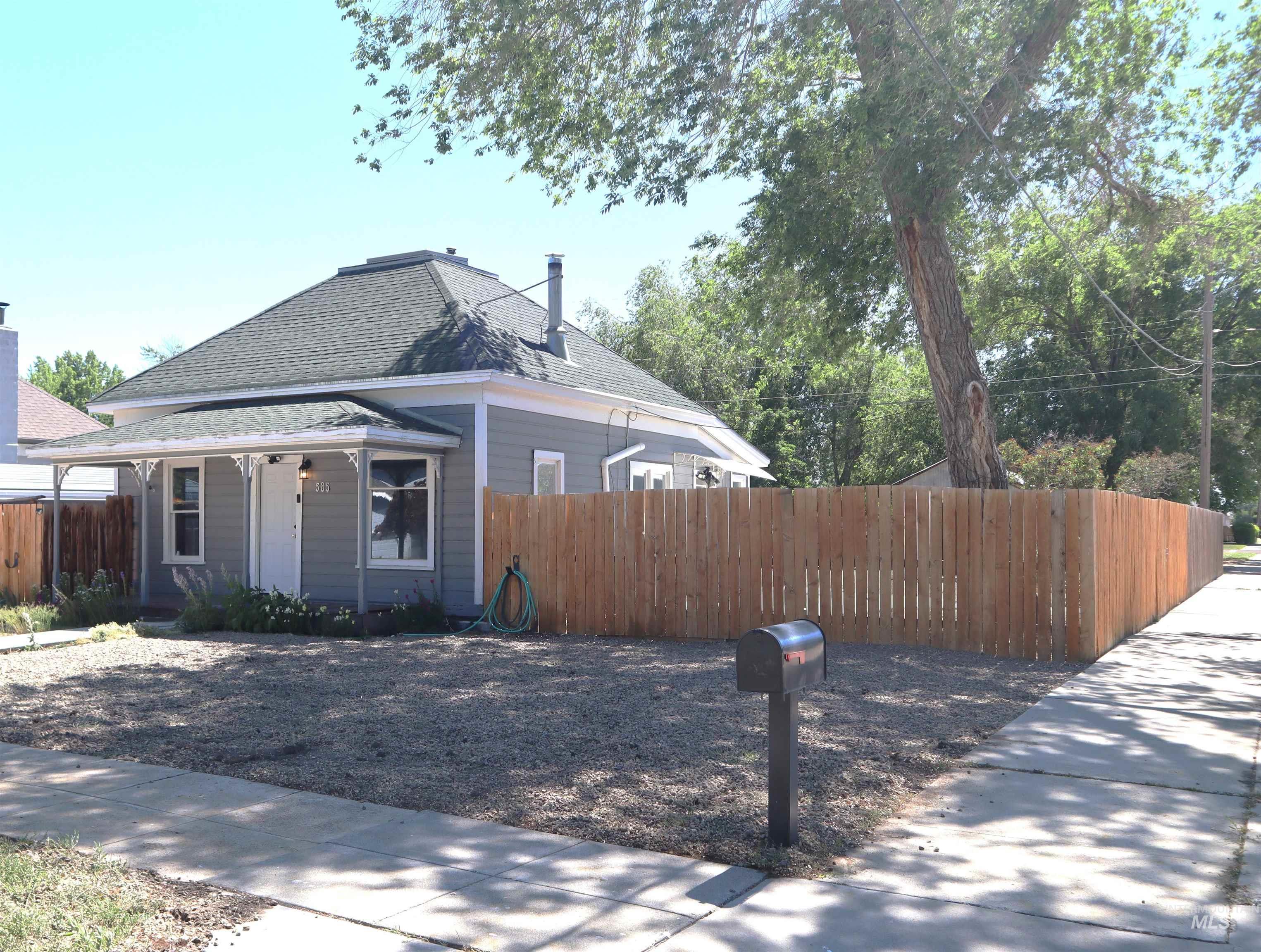 585 N 5th E, Mountain Home, Idaho 83647, 2 Bedrooms, 1 Bathroom, Residential For Sale, Price $255,000, 98950267