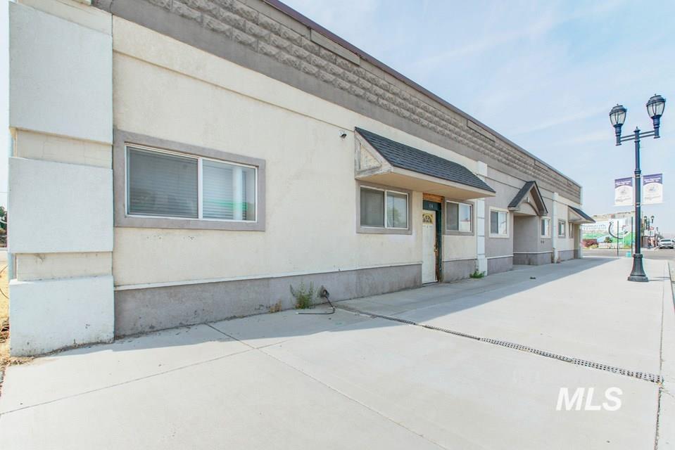 100 S PLYMOUTH AVE, New Plymouth, Idaho 83655, 2 Bedrooms, 1 Bathroom, Residential Income For Sale, Price $535,000, 98950277