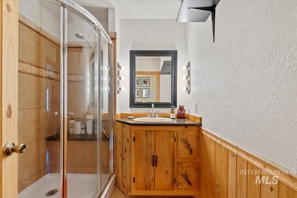 150 W Yuba Vista Dr, Atlanta, Idaho 83716, 2 Bedrooms, 2 Bathrooms, Residential For Sale, Price $392,000, 98950304