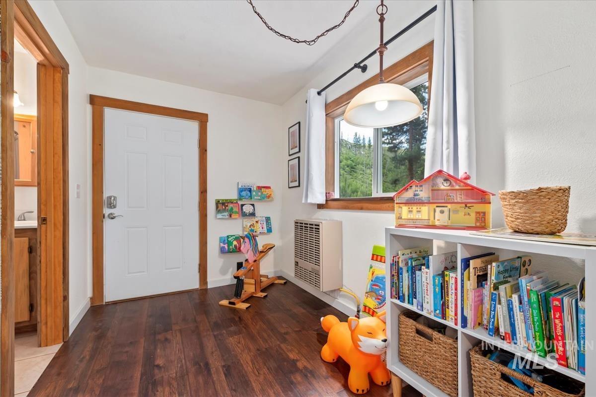 150 W Yuba Vista Dr, Atlanta, Idaho 83716, 2 Bedrooms, 2 Bathrooms, Residential For Sale, Price $392,000, 98950304