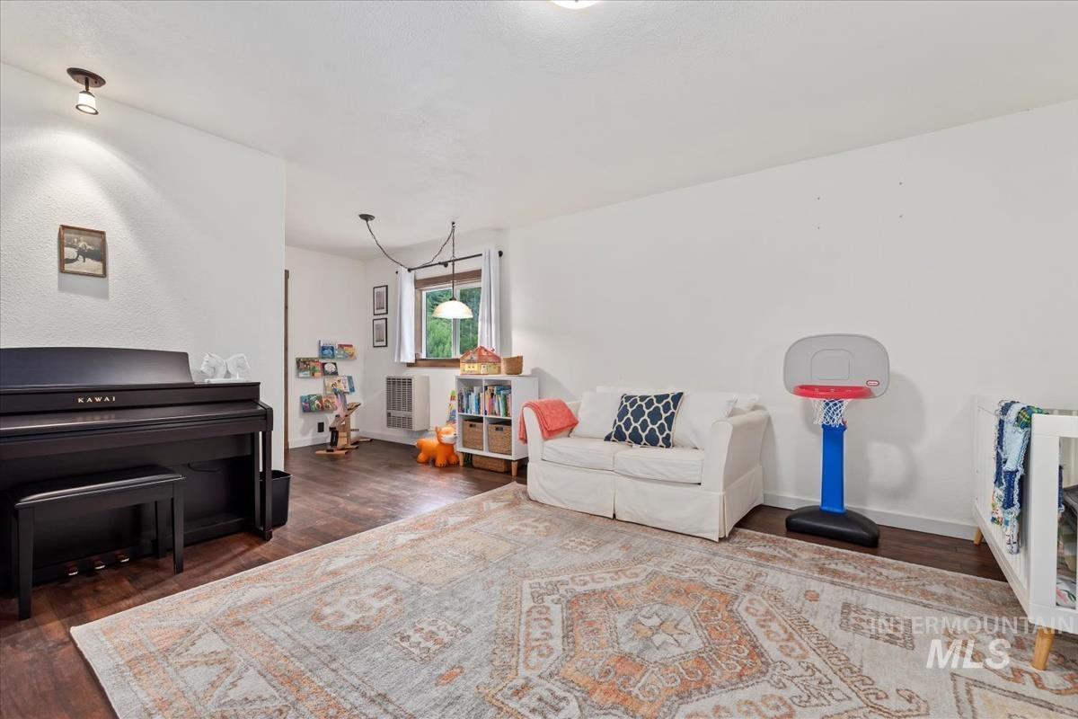 150 W Yuba Vista Dr, Atlanta, Idaho 83716, 2 Bedrooms, 2 Bathrooms, Residential For Sale, Price $392,000, 98950304