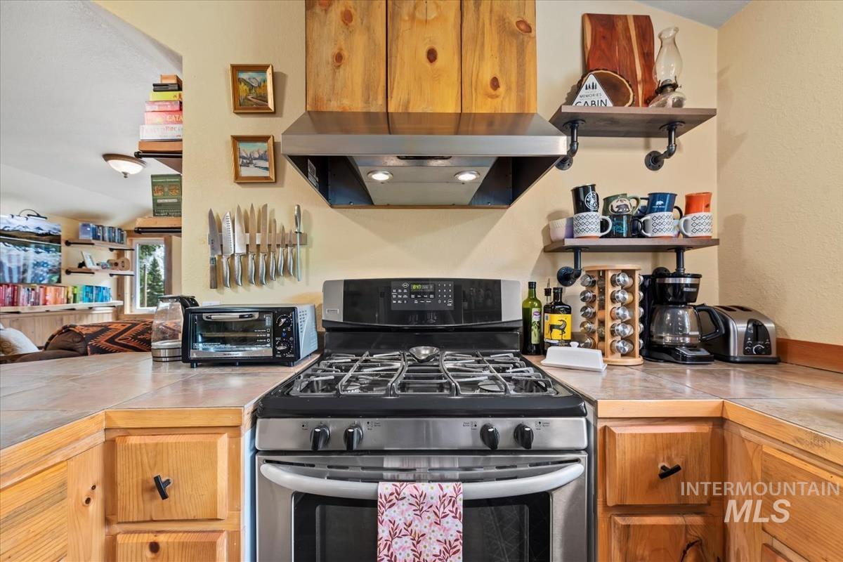 150 W Yuba Vista Dr, Atlanta, Idaho 83716, 2 Bedrooms, 2 Bathrooms, Residential For Sale, Price $392,000, 98950304