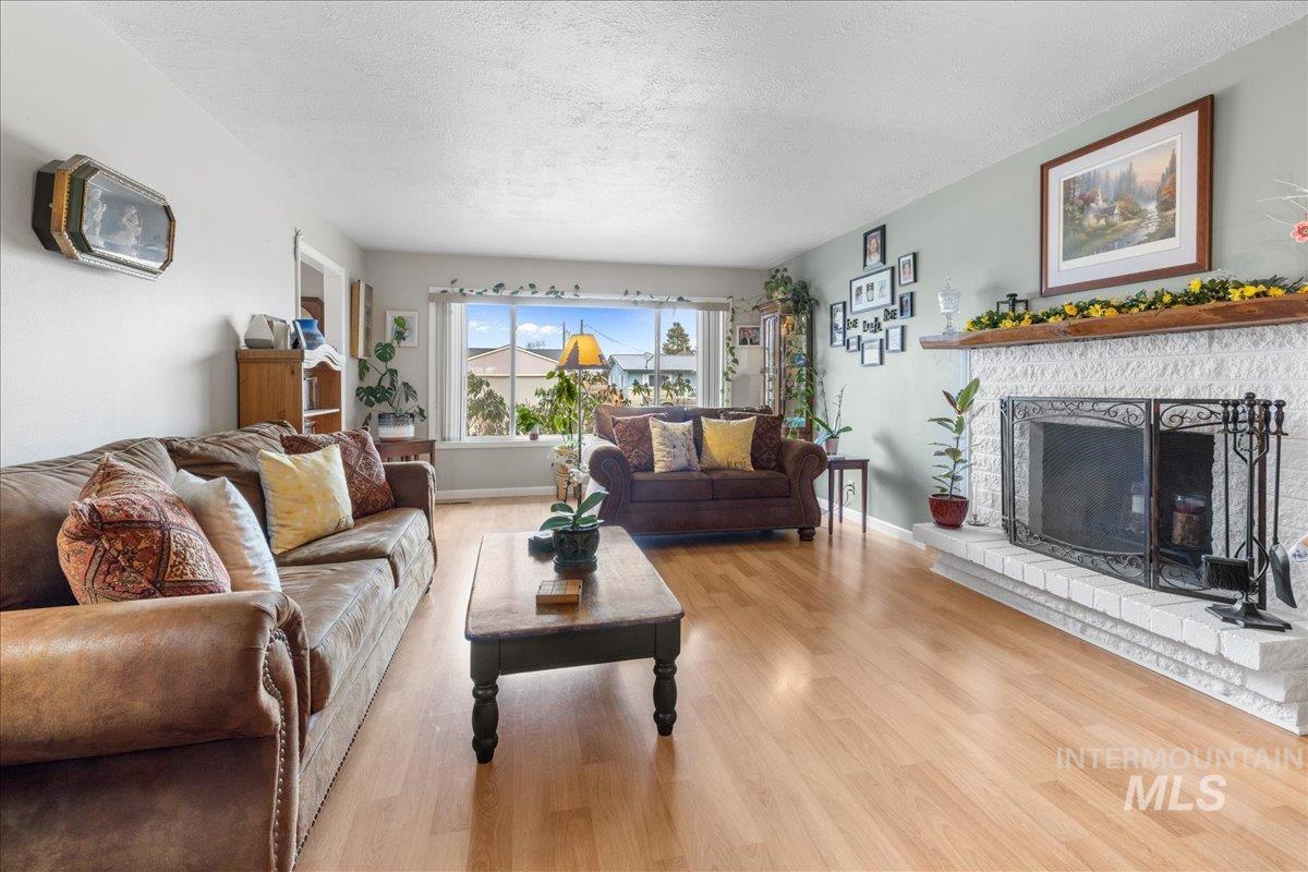 712 S.W 4th SW 4th, Fruitland, Idaho 83660, 4 Bedrooms, 4 Bathrooms, Residential For Sale, Price $419,900, 98950309