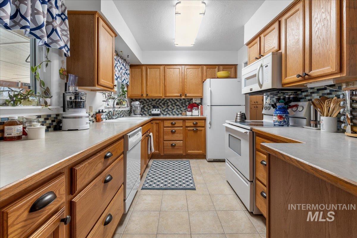 712 S.W 4th SW 4th, Fruitland, Idaho 83660, 4 Bedrooms, 4 Bathrooms, Residential For Sale, Price $419,900, 98950309