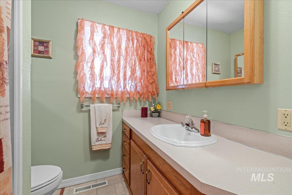 712 S.W 4th SW 4th, Fruitland, Idaho 83660, 4 Bedrooms, 4 Bathrooms, Residential For Sale, Price $419,900, 98950309