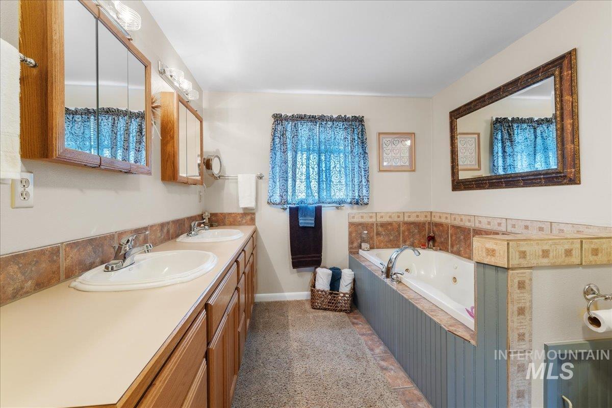 712 S.W 4th SW 4th, Fruitland, Idaho 83660, 4 Bedrooms, 4 Bathrooms, Residential For Sale, Price $419,900, 98950309