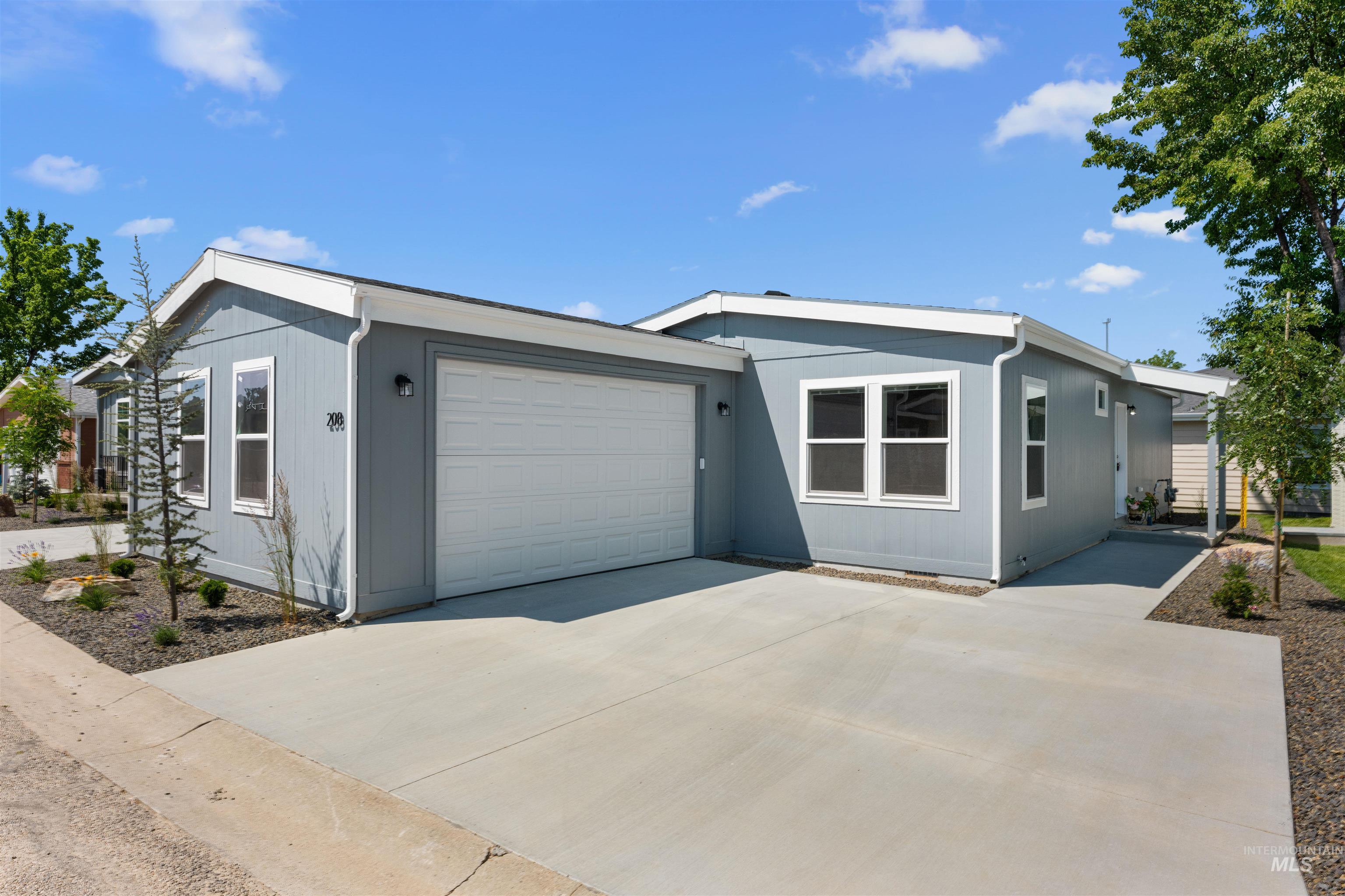 421 S Curtis Rd, Boise, Idaho 83705, 3 Bedrooms, 2 Bathrooms, Residential For Sale, Price $285,000, 98950316