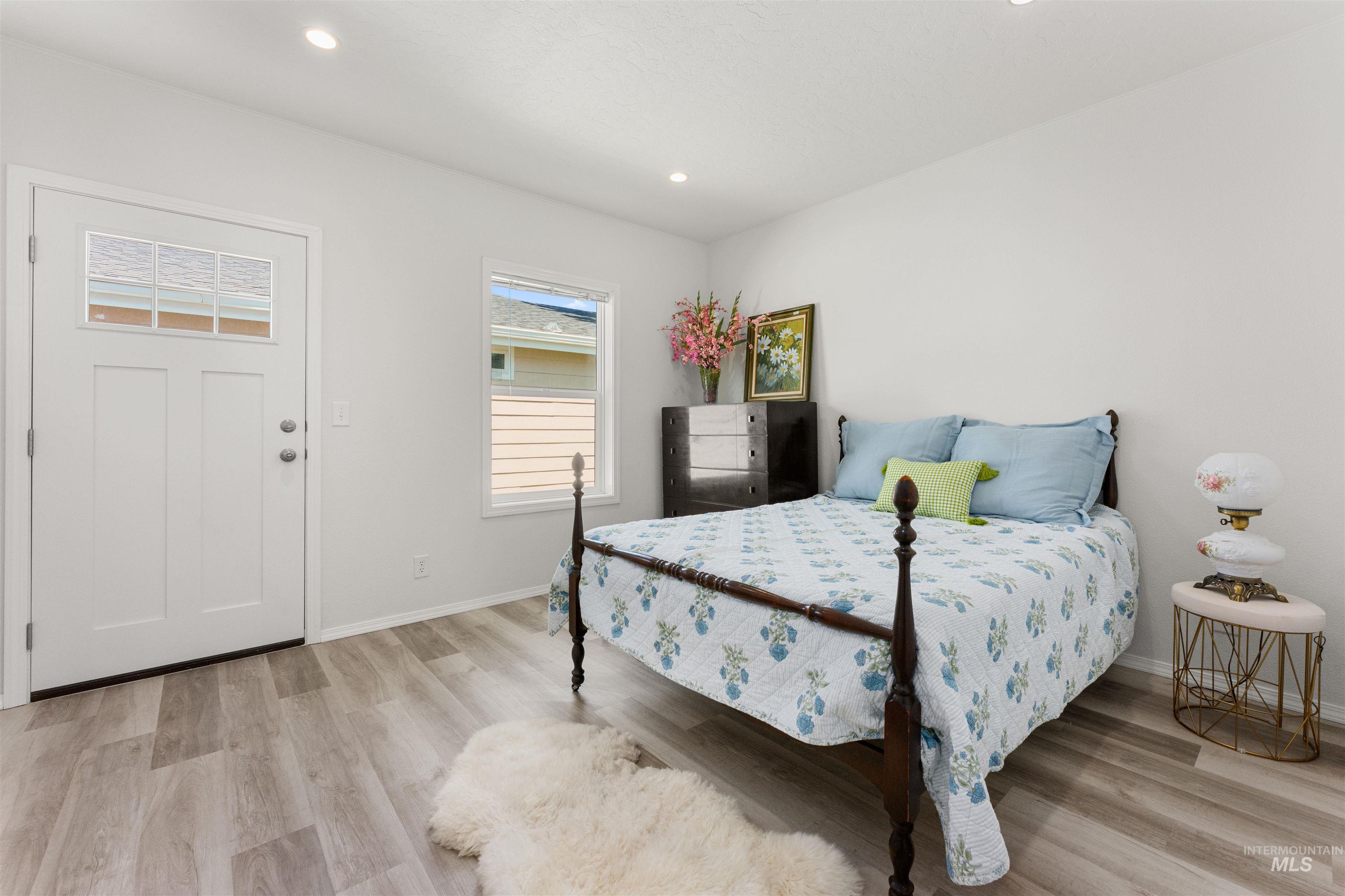 421 S Curtis Rd, Boise, Idaho 83705, 3 Bedrooms, 2 Bathrooms, Residential For Sale, Price $285,000, 98950316