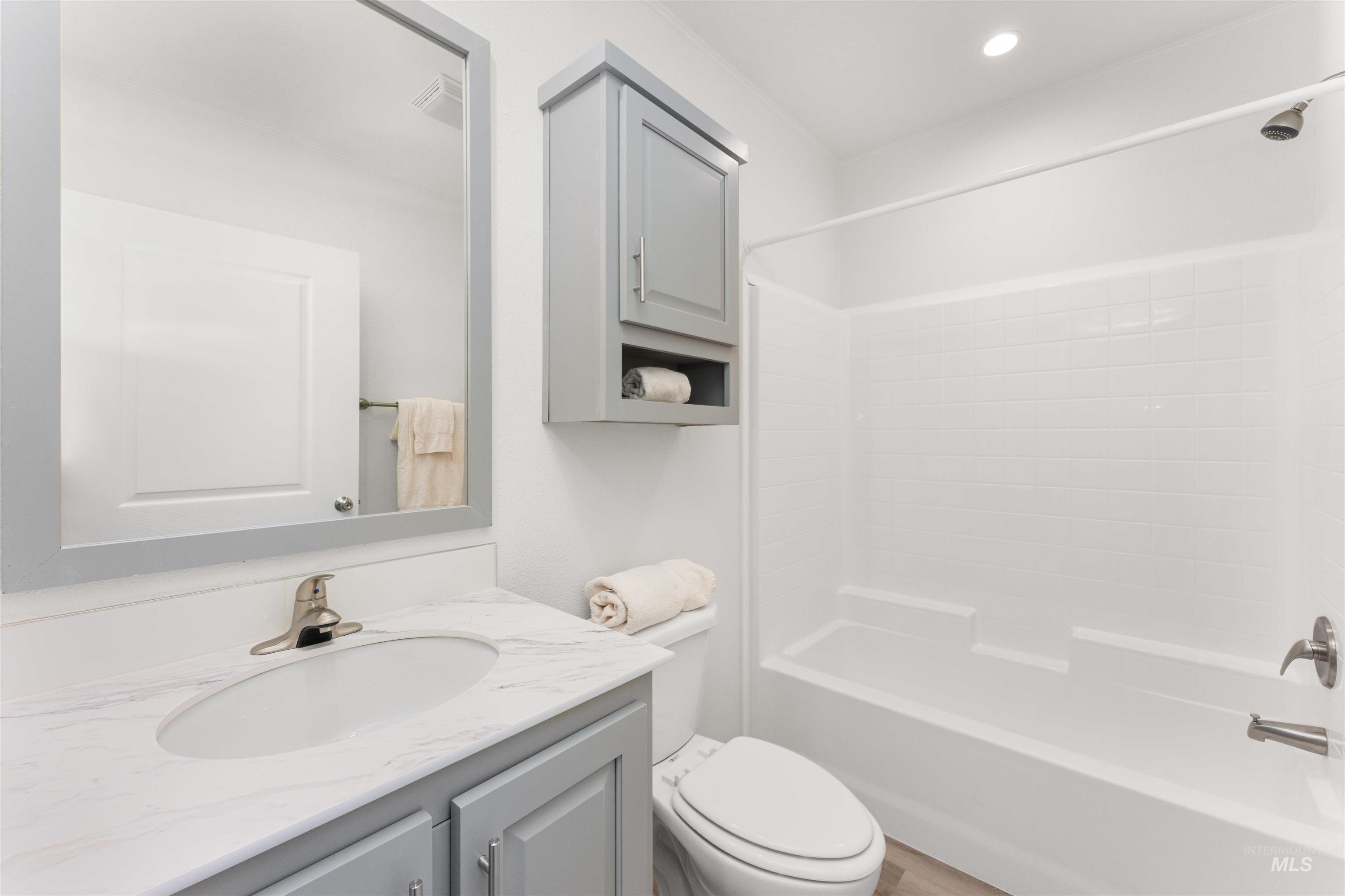 421 S Curtis Rd, Boise, Idaho 83705, 3 Bedrooms, 2 Bathrooms, Residential For Sale, Price $285,000, 98950316