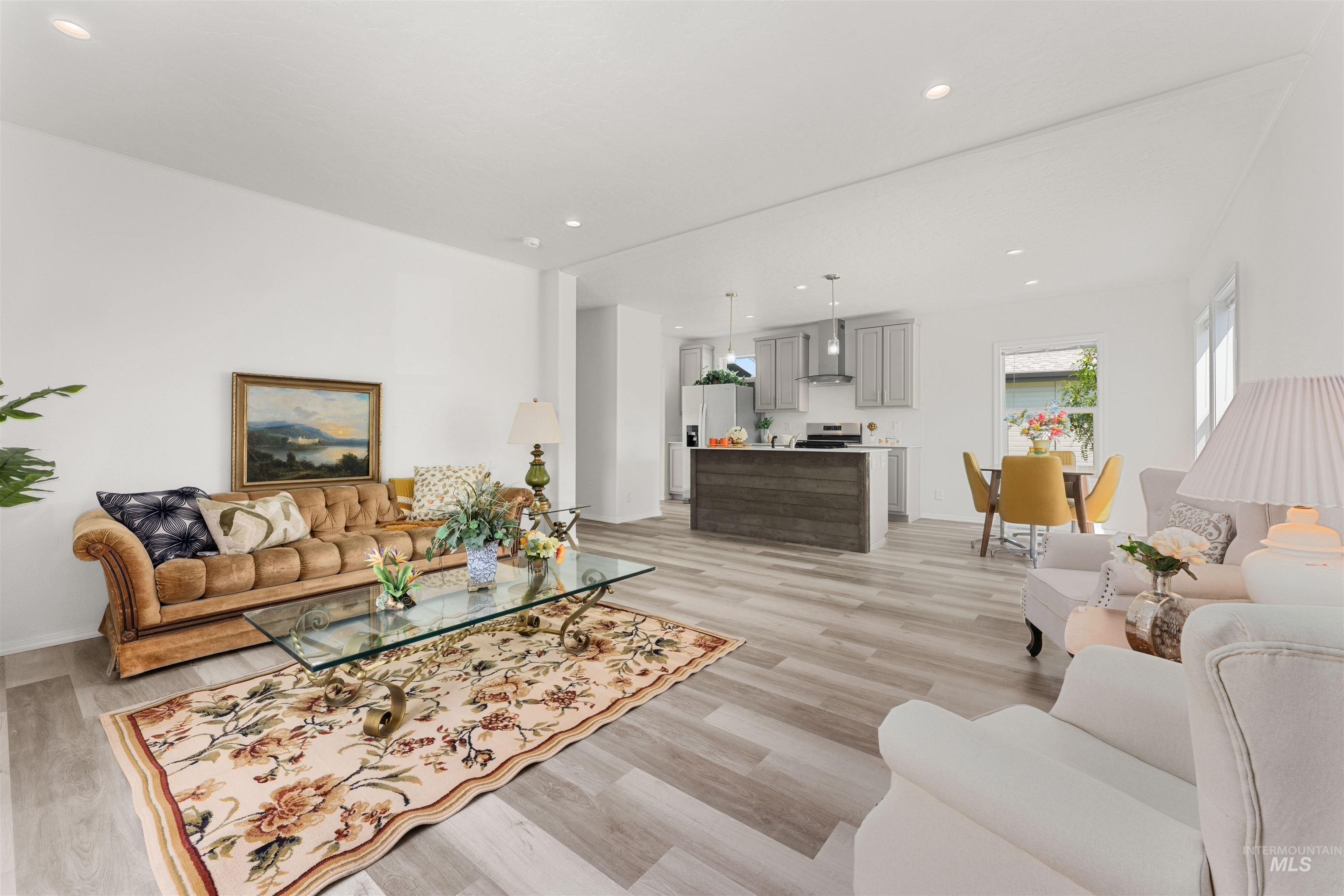 421 S Curtis Rd, Boise, Idaho 83705, 3 Bedrooms, 2 Bathrooms, Residential For Sale, Price $285,000, 98950316