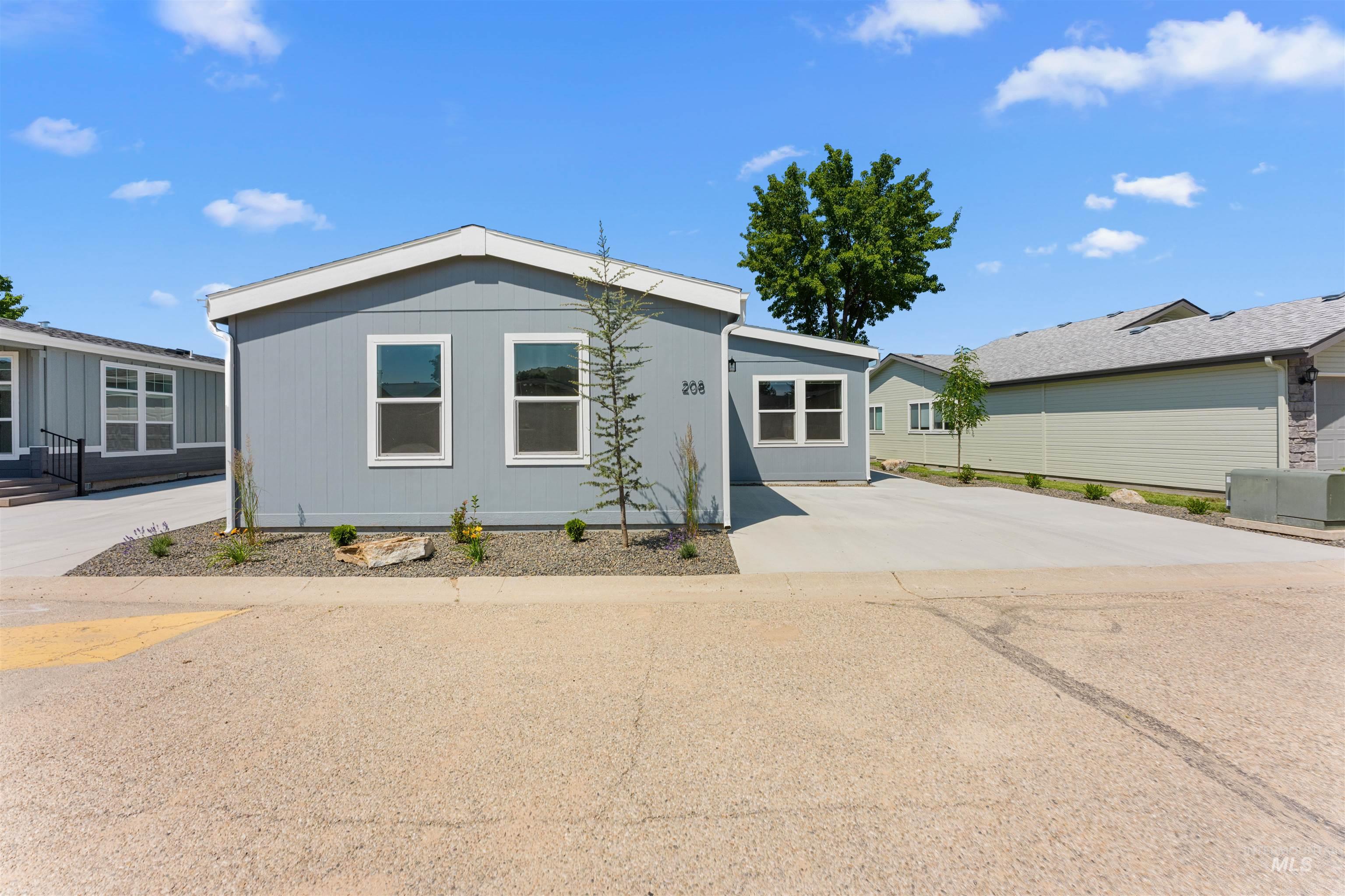 421 S Curtis Rd, Boise, Idaho 83705, 3 Bedrooms, 2 Bathrooms, Residential For Sale, Price $285,000, 98950316