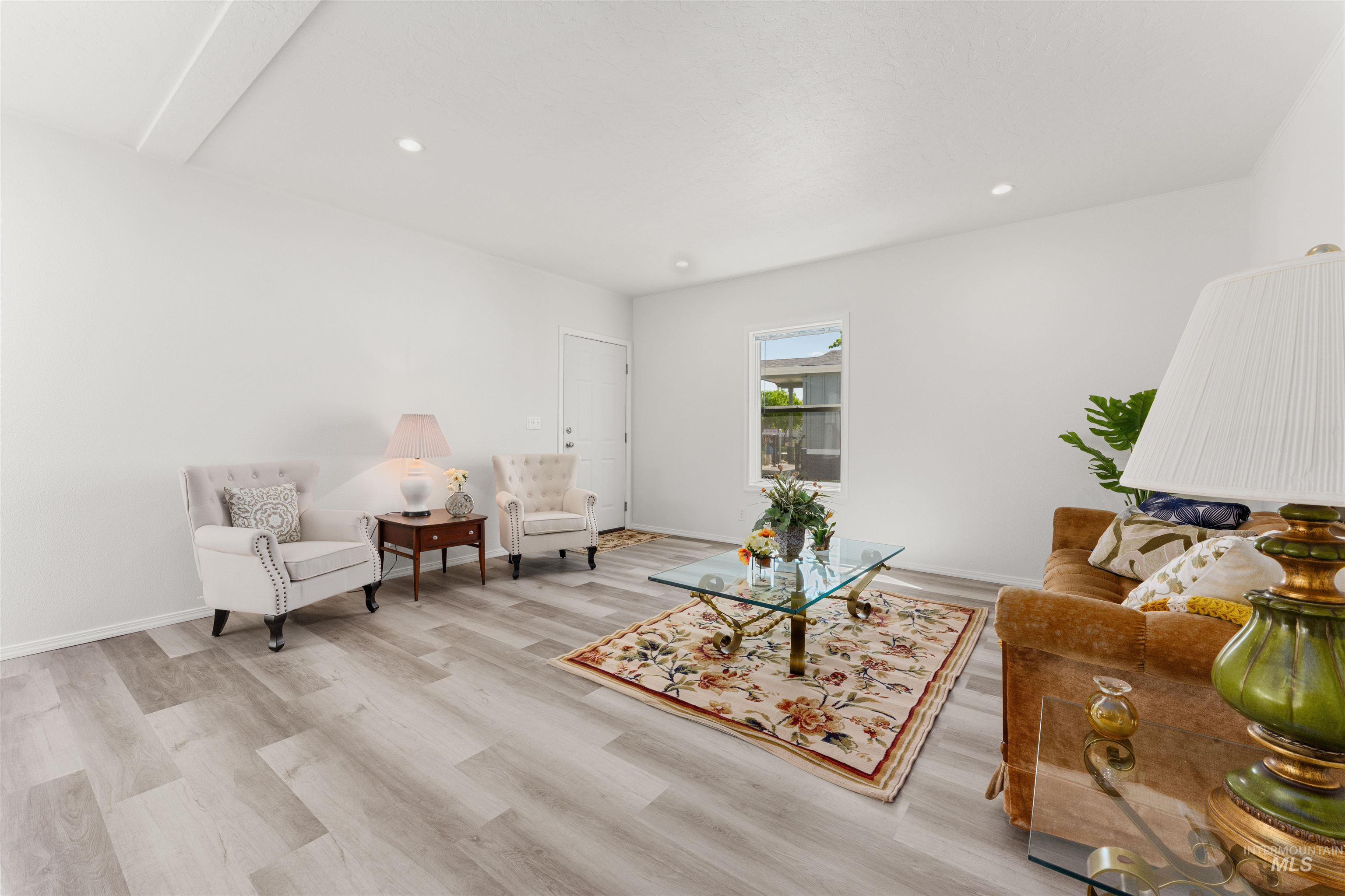 421 S Curtis Rd, Boise, Idaho 83705, 3 Bedrooms, 2 Bathrooms, Residential For Sale, Price $285,000, 98950316