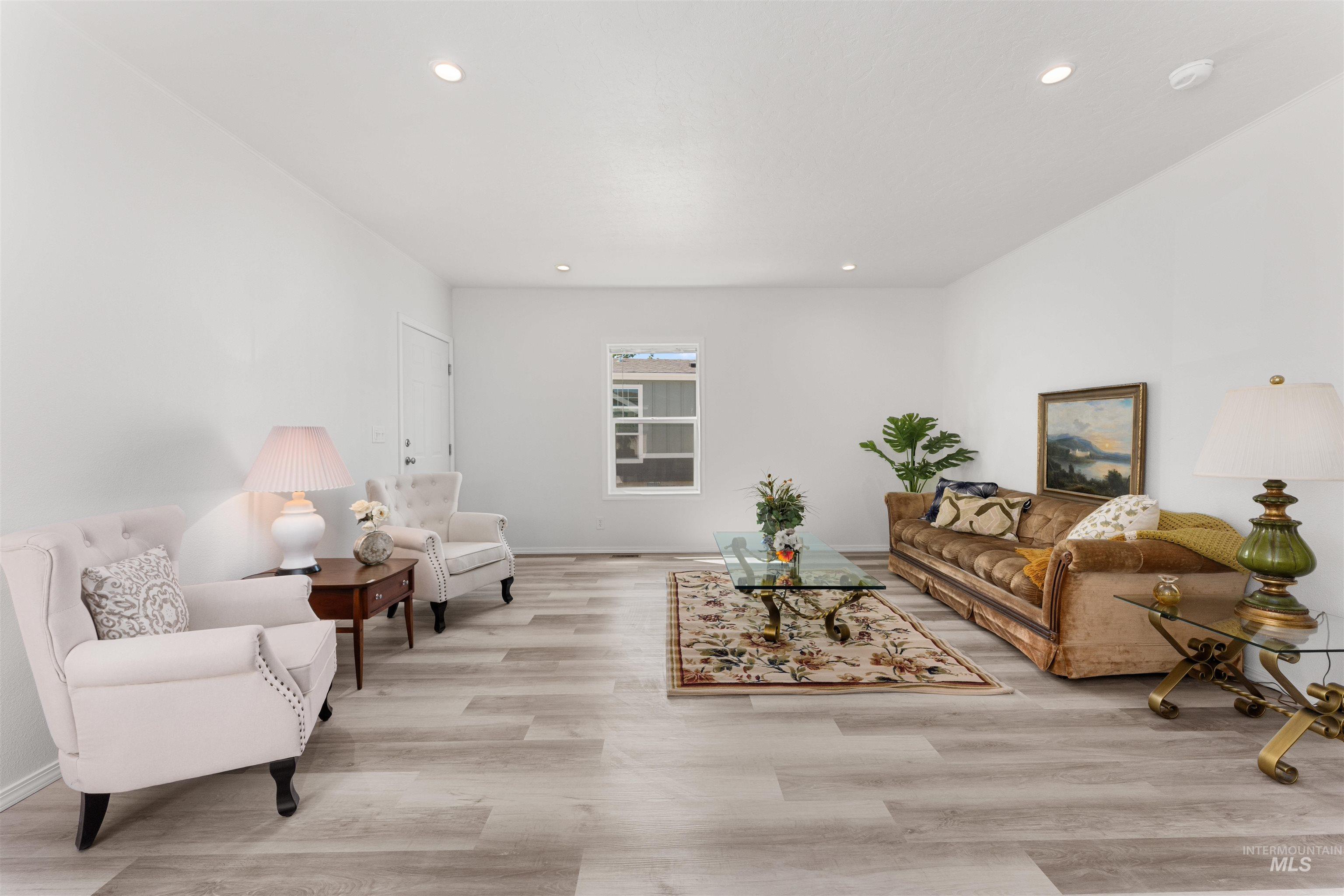 421 S Curtis Rd, Boise, Idaho 83705, 3 Bedrooms, 2 Bathrooms, Residential For Sale, Price $285,000, 98950316