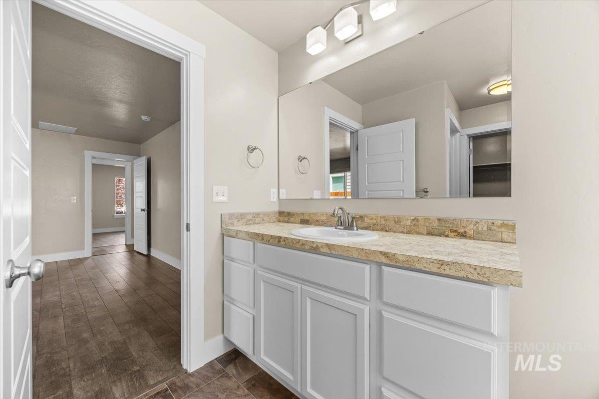 4991 N Sun Shimmer Ave, Meridian, Idaho 83646, 5 Bedrooms, 3 Bathrooms, Residential For Sale, Price $624,900, 98950326