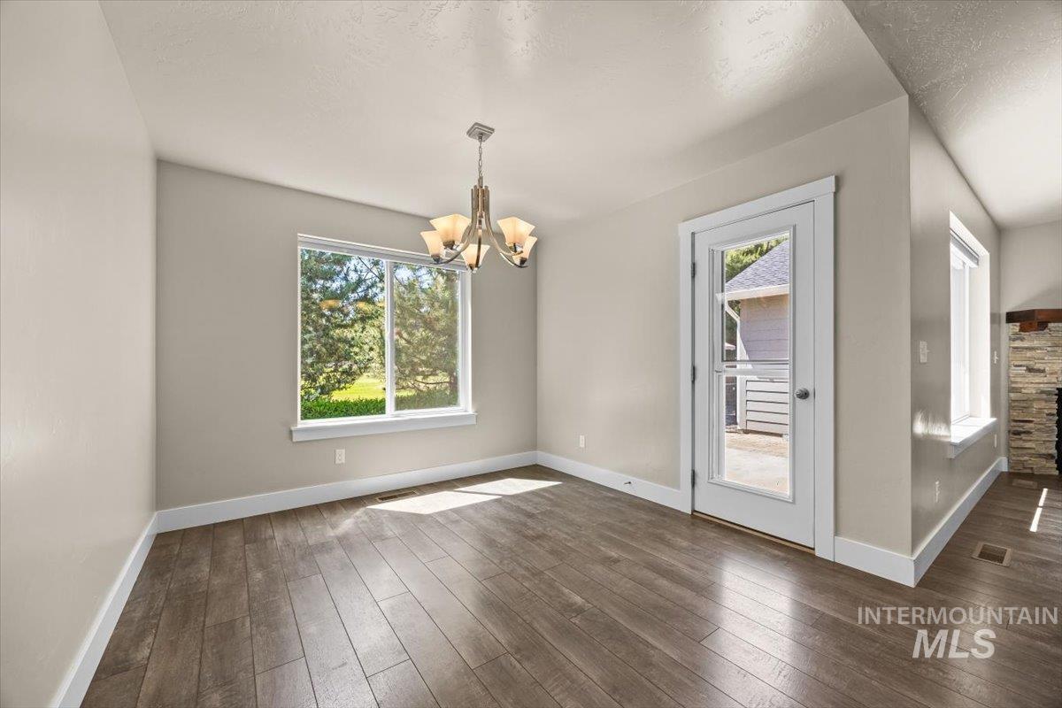 4991 N Sun Shimmer Ave, Meridian, Idaho 83646, 5 Bedrooms, 3 Bathrooms, Residential For Sale, Price $614,900, 98950326