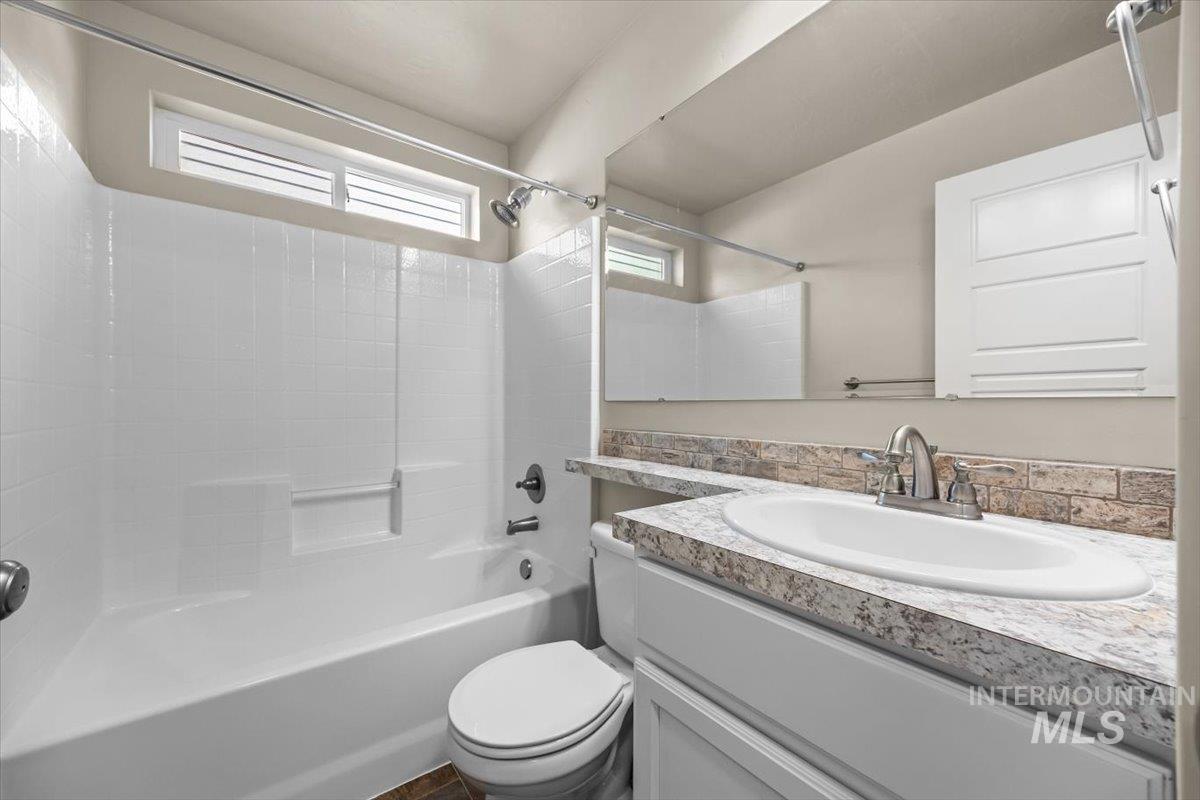 4991 N Sun Shimmer Ave, Meridian, Idaho 83646, 5 Bedrooms, 3 Bathrooms, Residential For Sale, Price $624,900, 98950326