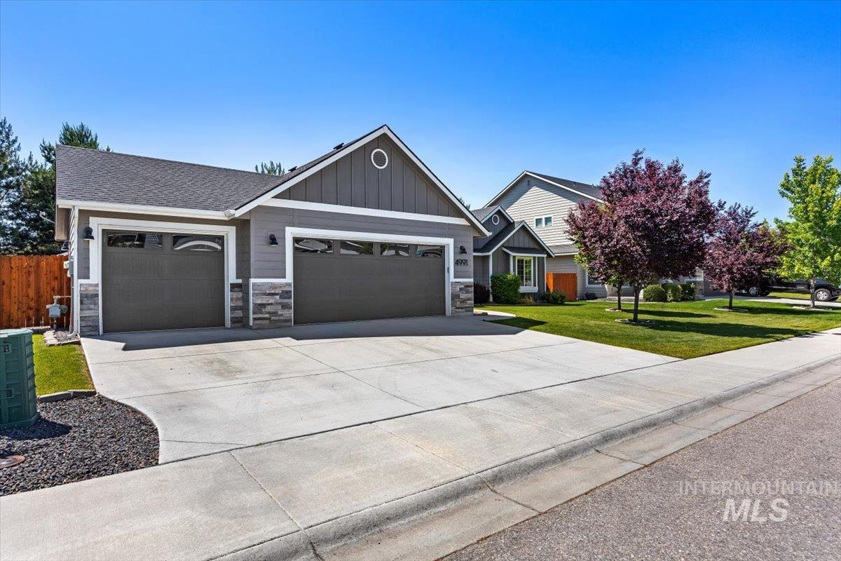 4991 N Sun Shimmer Ave, Meridian, Idaho 83646, 5 Bedrooms, 3 Bathrooms, Residential For Sale, Price $614,900, 98950326