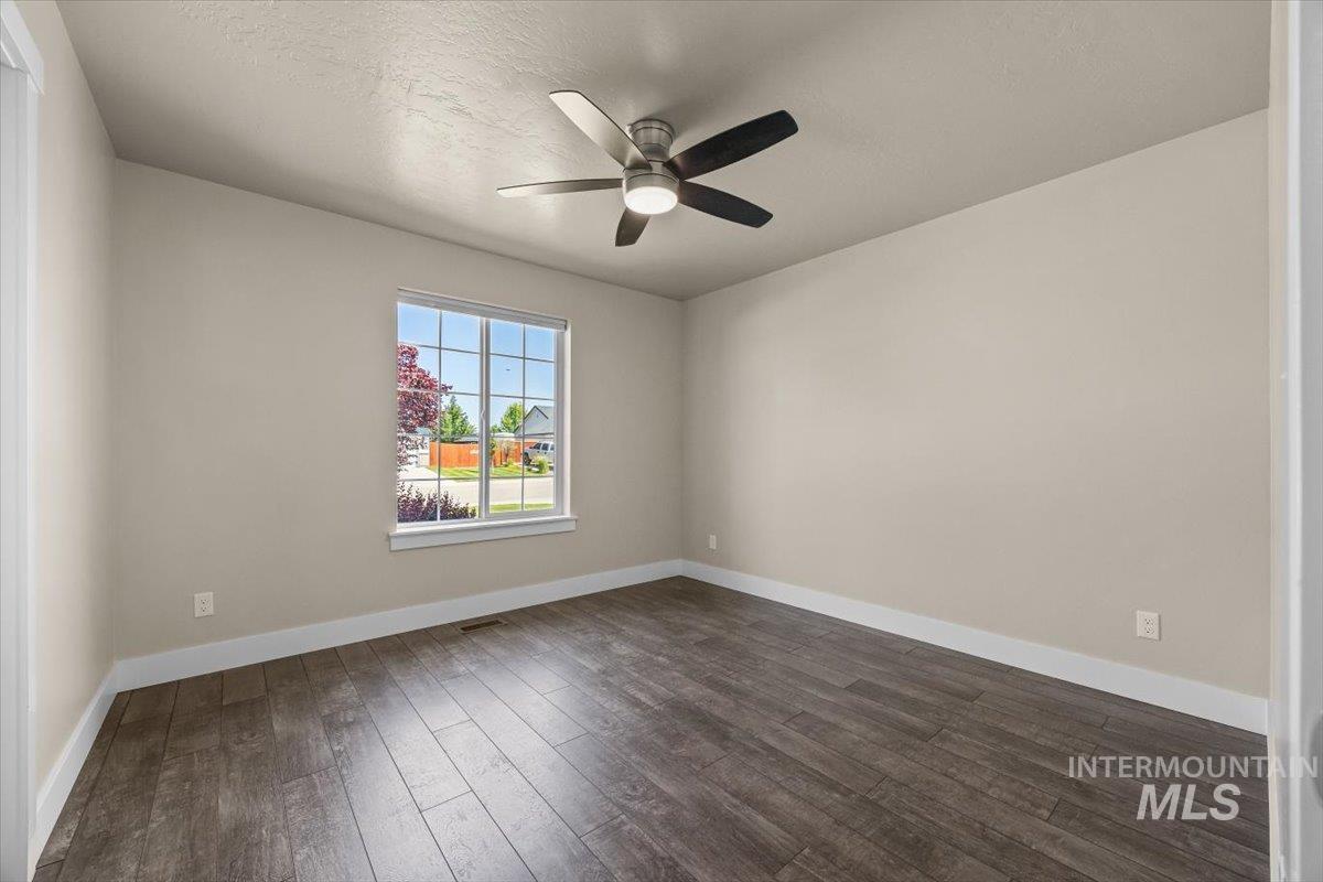 4991 N Sun Shimmer Ave, Meridian, Idaho 83646, 5 Bedrooms, 3 Bathrooms, Residential For Sale, Price $614,900, 98950326