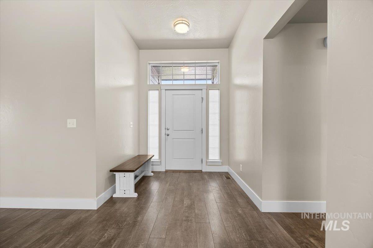 4991 N Sun Shimmer Ave, Meridian, Idaho 83646, 5 Bedrooms, 3 Bathrooms, Residential For Sale, Price $614,900, 98950326