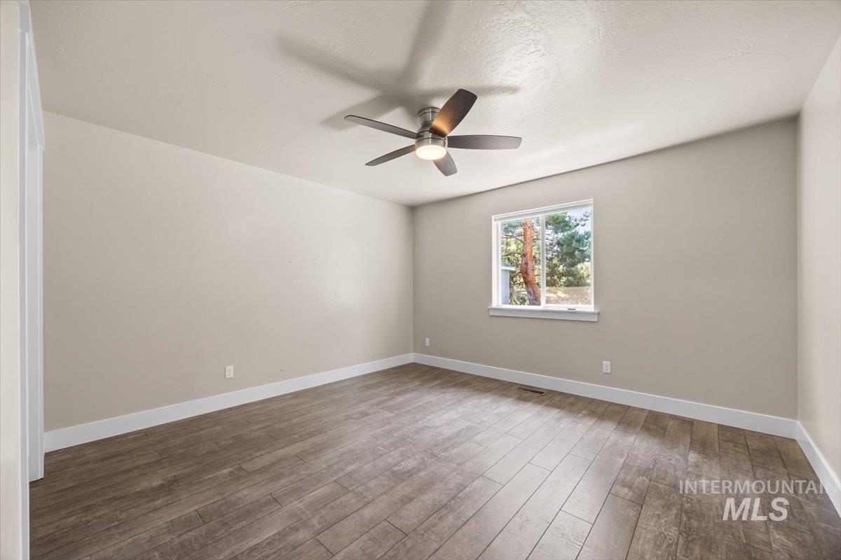 4991 N Sun Shimmer Ave, Meridian, Idaho 83646, 5 Bedrooms, 3 Bathrooms, Residential For Sale, Price $614,900, 98950326