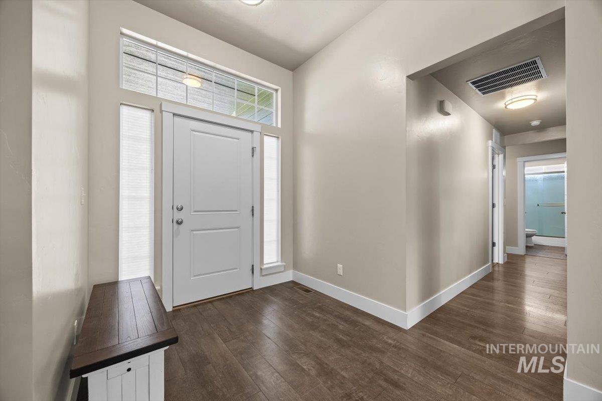 4991 N Sun Shimmer Ave, Meridian, Idaho 83646, 5 Bedrooms, 3 Bathrooms, Residential For Sale, Price $624,900, 98950326