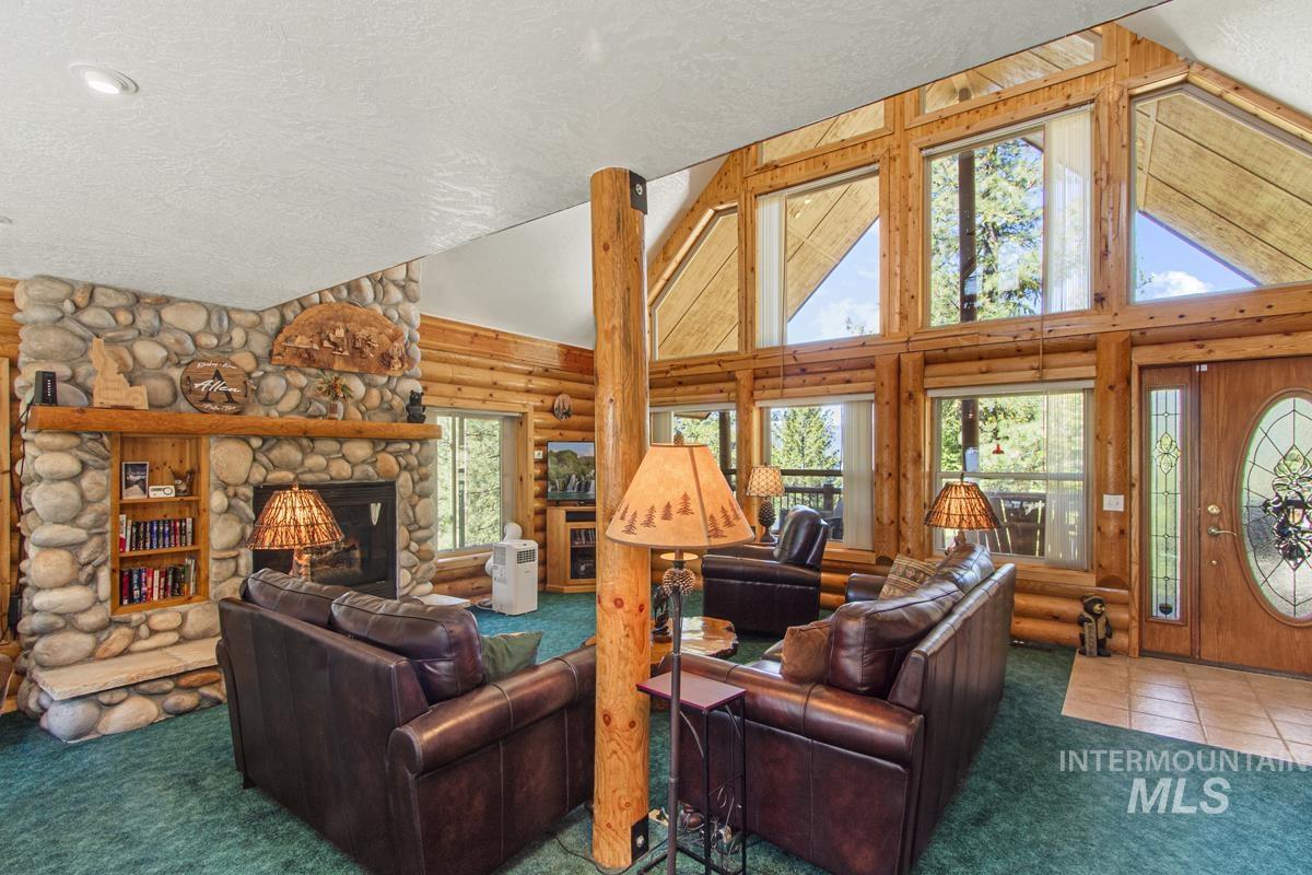 1650 Crown Point Parkway, Cascade, Idaho 83611, 3 Bedrooms, 3 Bathrooms, Residential For Sale, Price $879,000, 98950403