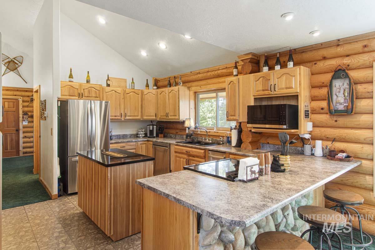 1650 Crown Point Parkway, Cascade, Idaho 83611, 3 Bedrooms, 3 Bathrooms, Residential For Sale, Price $879,000, 98950403