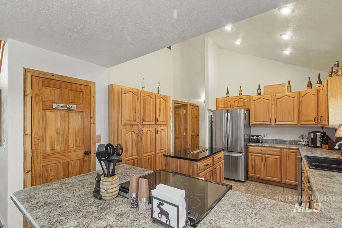 1650 Crown Point Parkway, Cascade, Idaho 83611, 3 Bedrooms, 3 Bathrooms, Residential For Sale, Price $879,000, 98950403