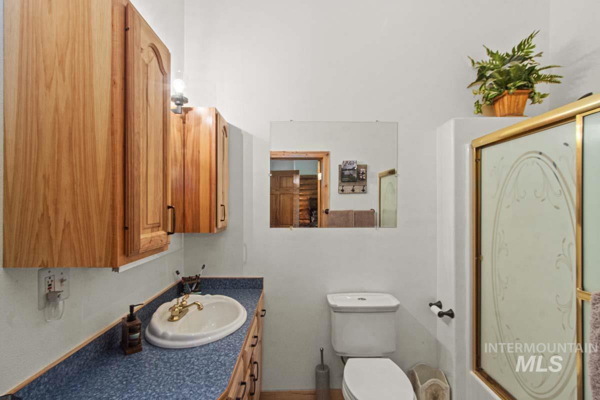 1650 Crown Point Parkway, Cascade, Idaho 83611, 3 Bedrooms, 3 Bathrooms, Residential For Sale, Price $879,000, 98950403