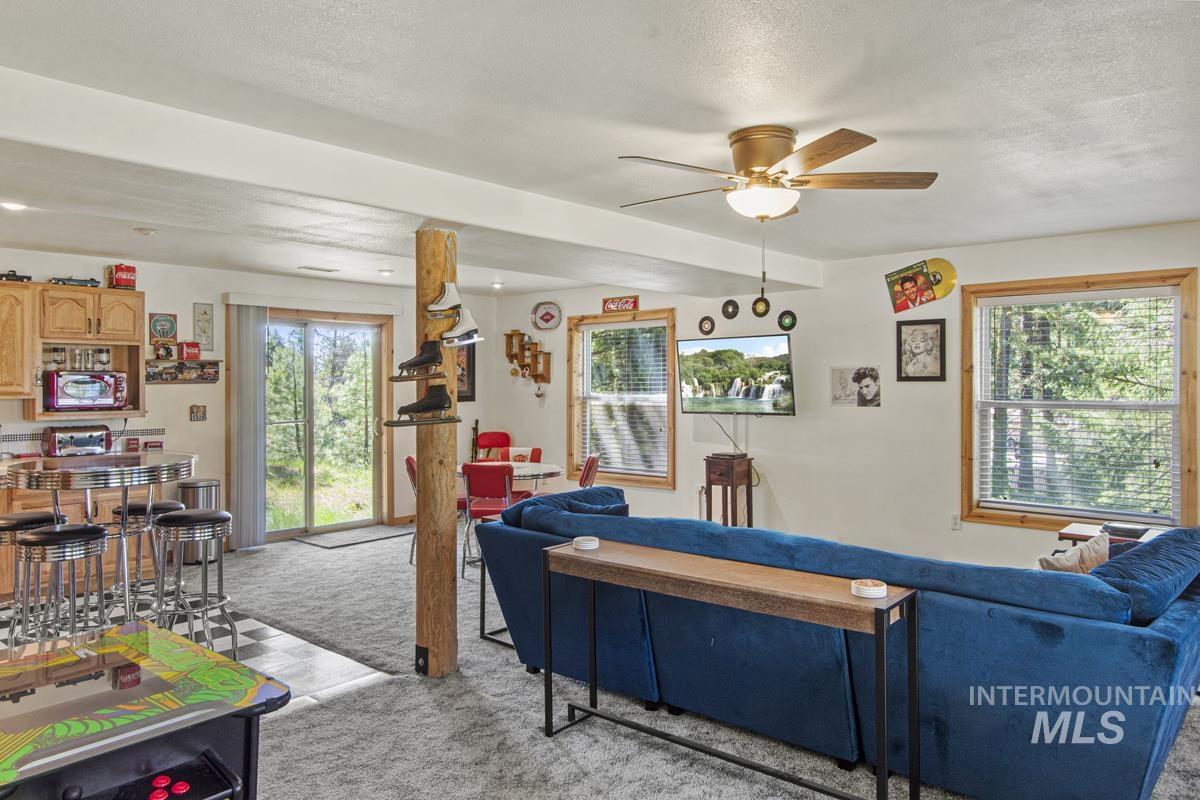 1650 Crown Point Parkway, Cascade, Idaho 83611, 3 Bedrooms, 3 Bathrooms, Residential For Sale, Price $879,000, 98950403