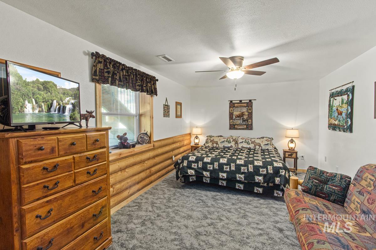 1650 Crown Point Parkway, Cascade, Idaho 83611, 3 Bedrooms, 3 Bathrooms, Residential For Sale, Price $879,000, 98950403