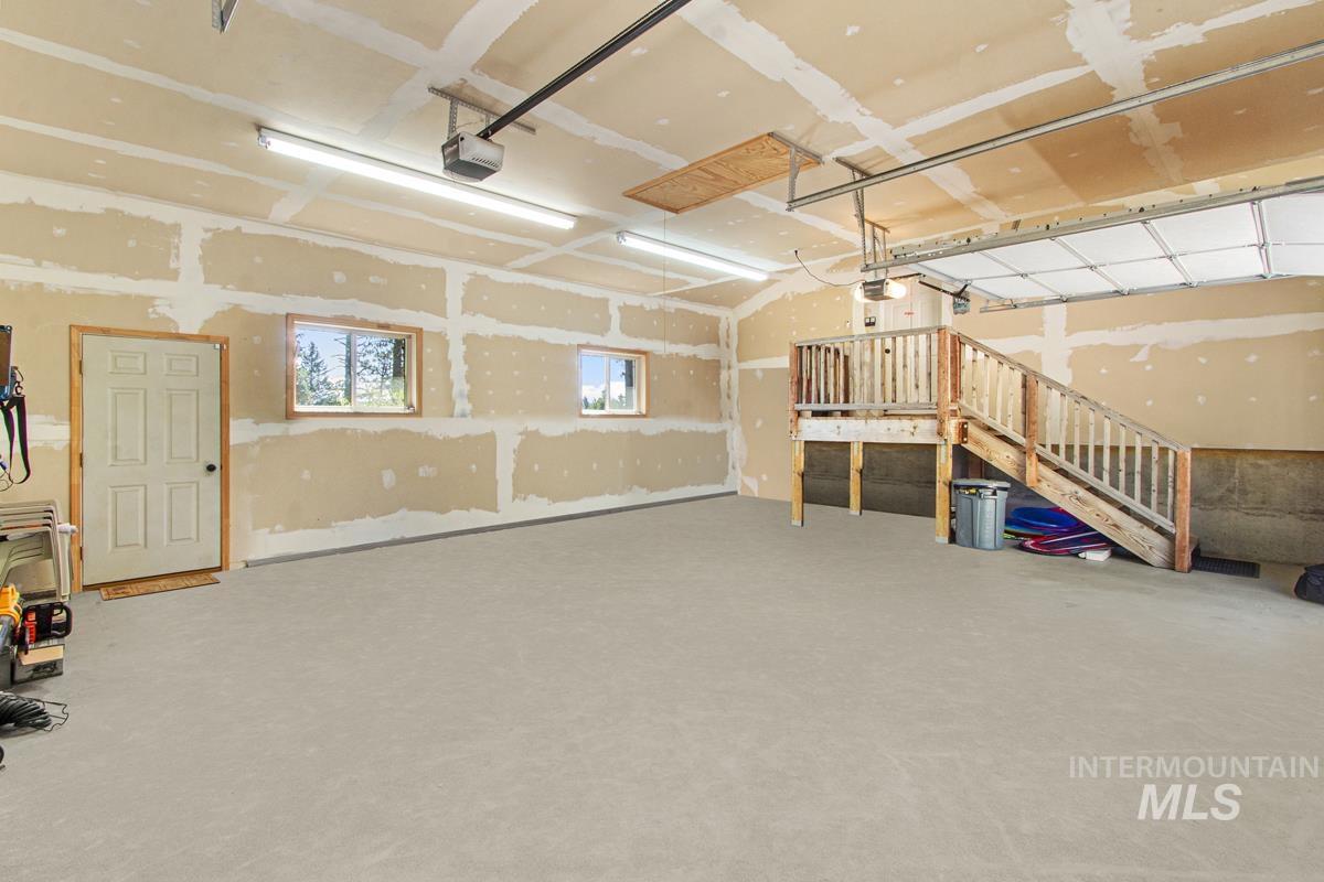 1650 Crown Point Parkway, Cascade, Idaho 83611, 3 Bedrooms, 3 Bathrooms, Residential For Sale, Price $879,000, 98950403