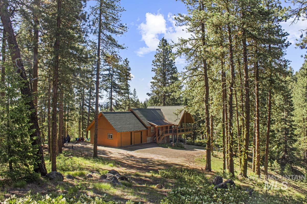 1650 Crown Point Parkway, Cascade, Idaho 83611, 3 Bedrooms, 3 Bathrooms, Residential For Sale, Price $879,000, 98950403