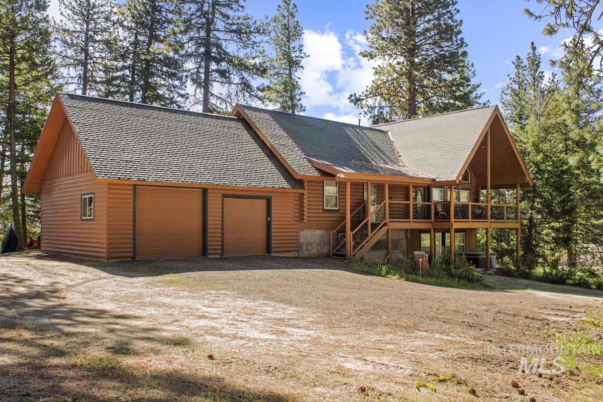 1650 Crown Point Parkway, Cascade, Idaho 83611, 3 Bedrooms, 3 Bathrooms, Residential For Sale, Price $879,000, 98950403