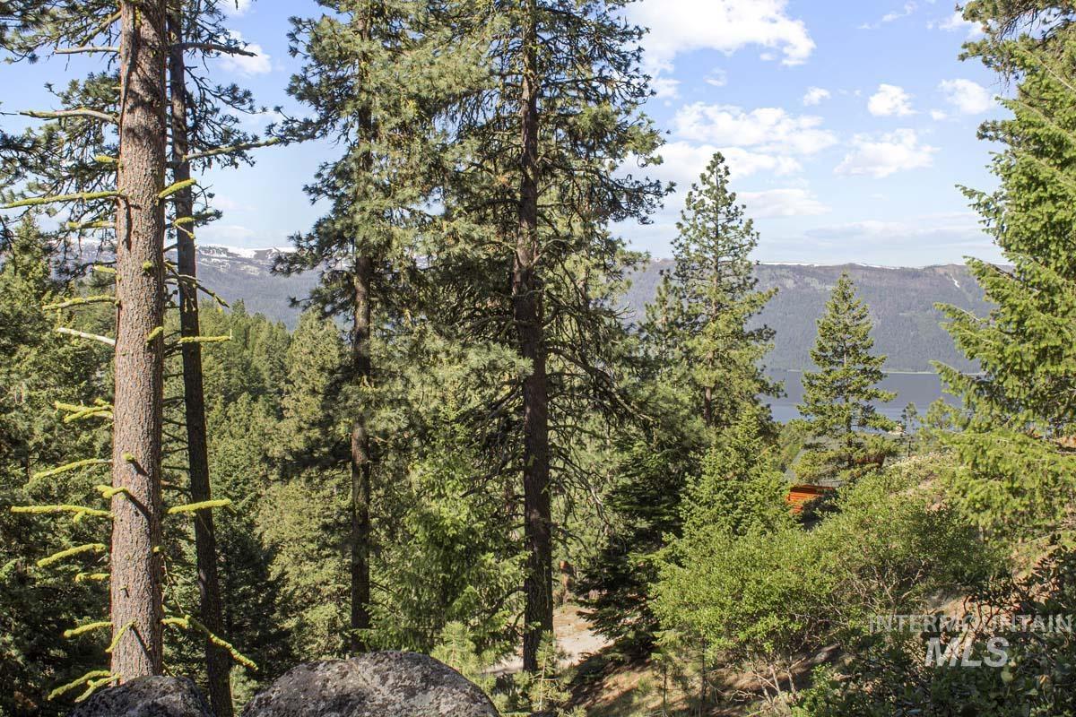 1650 Crown Point Parkway, Cascade, Idaho 83611, 3 Bedrooms, 3 Bathrooms, Residential For Sale, Price $879,000, 98950403