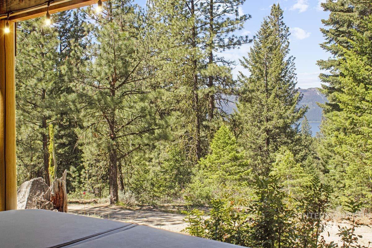 1650 Crown Point Parkway, Cascade, Idaho 83611, 3 Bedrooms, 3 Bathrooms, Residential For Sale, Price $879,000, 98950403