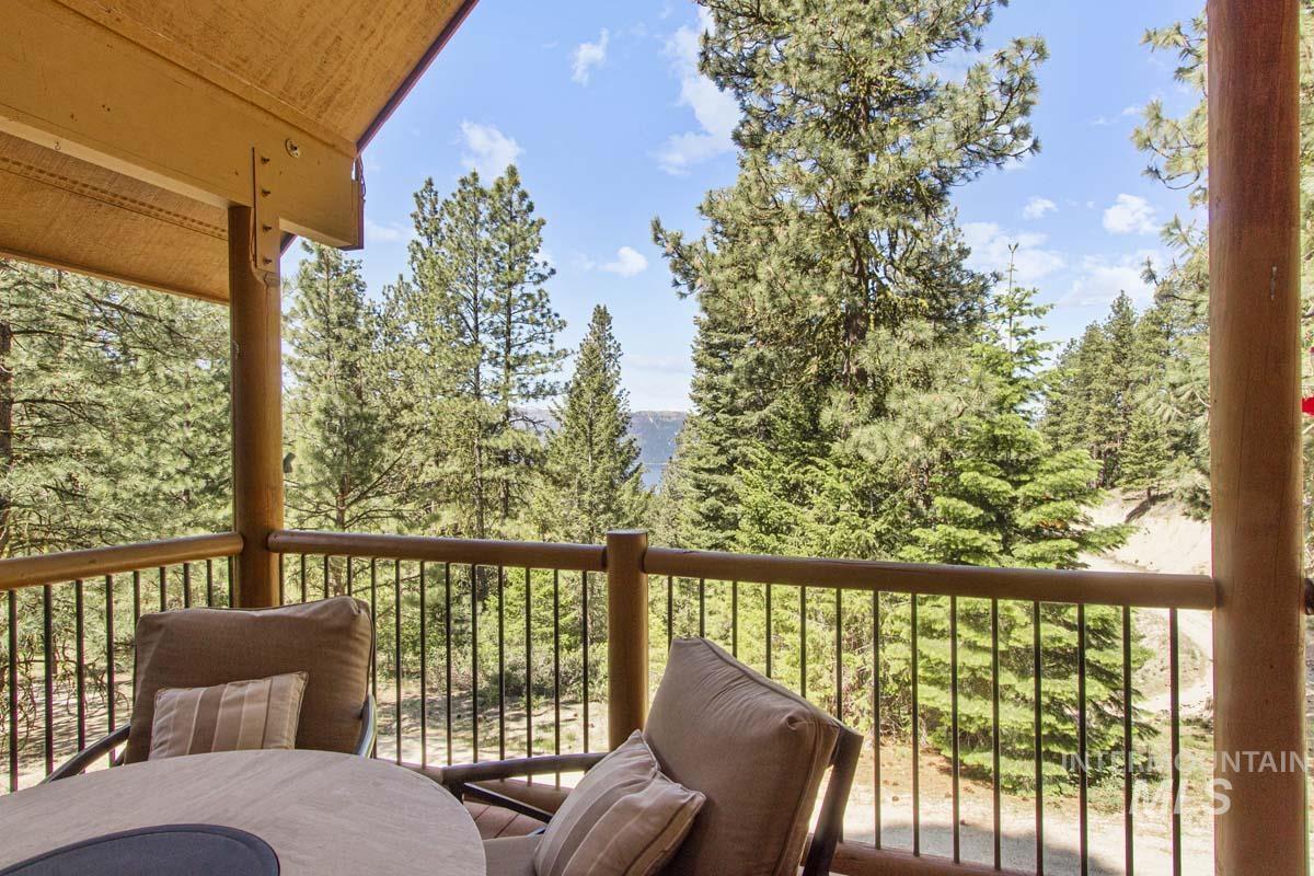 1650 Crown Point Parkway, Cascade, Idaho 83611, 3 Bedrooms, 3 Bathrooms, Residential For Sale, Price $879,000, 98950403
