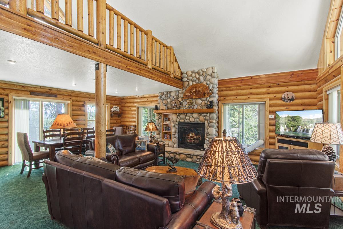 1650 Crown Point Parkway, Cascade, Idaho 83611, 3 Bedrooms, 3 Bathrooms, Residential For Sale, Price $879,000, 98950403