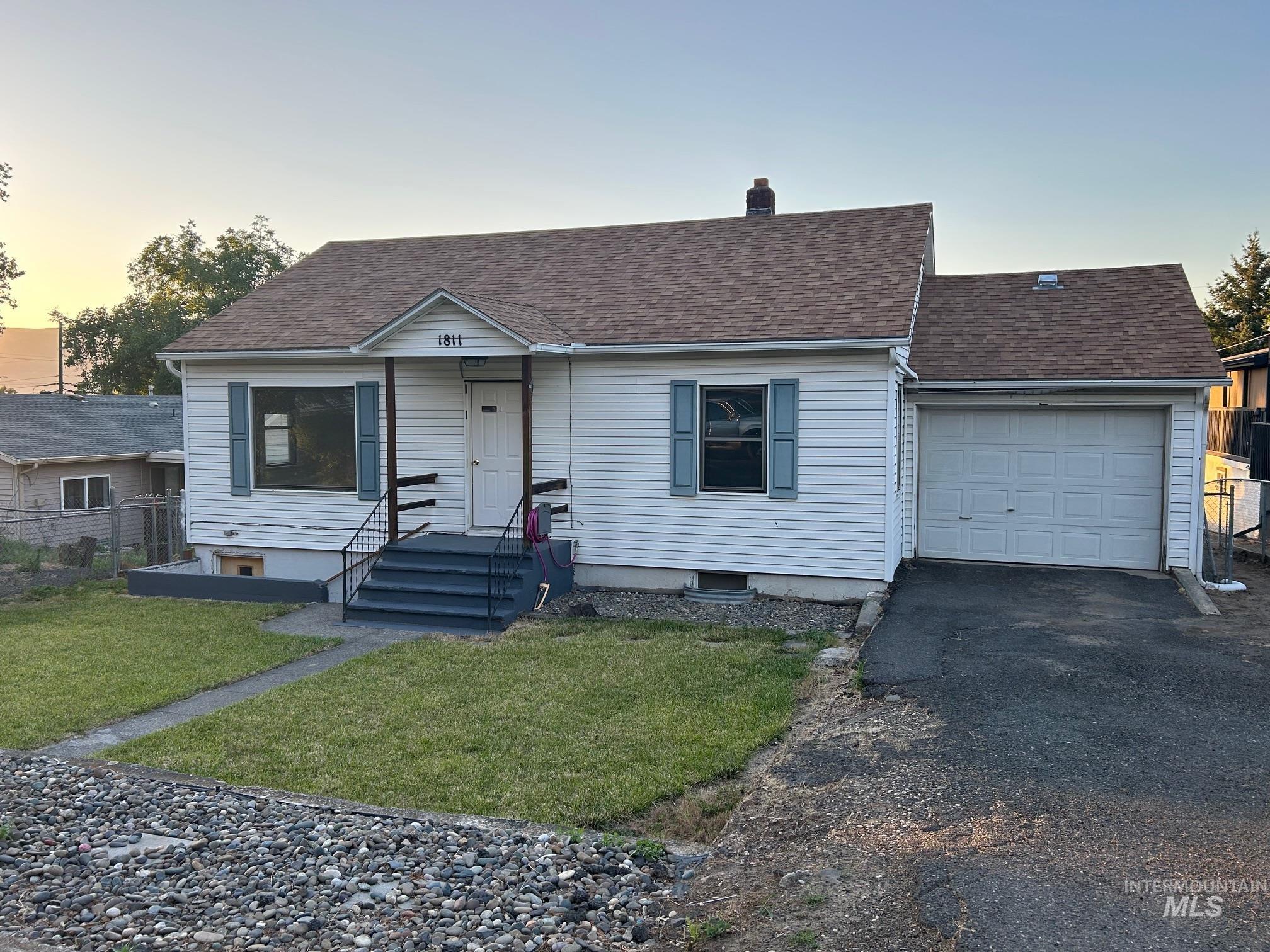 1811 17th Avenue, Lewiston, Idaho 83501, 4 Bedrooms, 2 Bathrooms, Residential For Sale, Price $335,000, 98950472