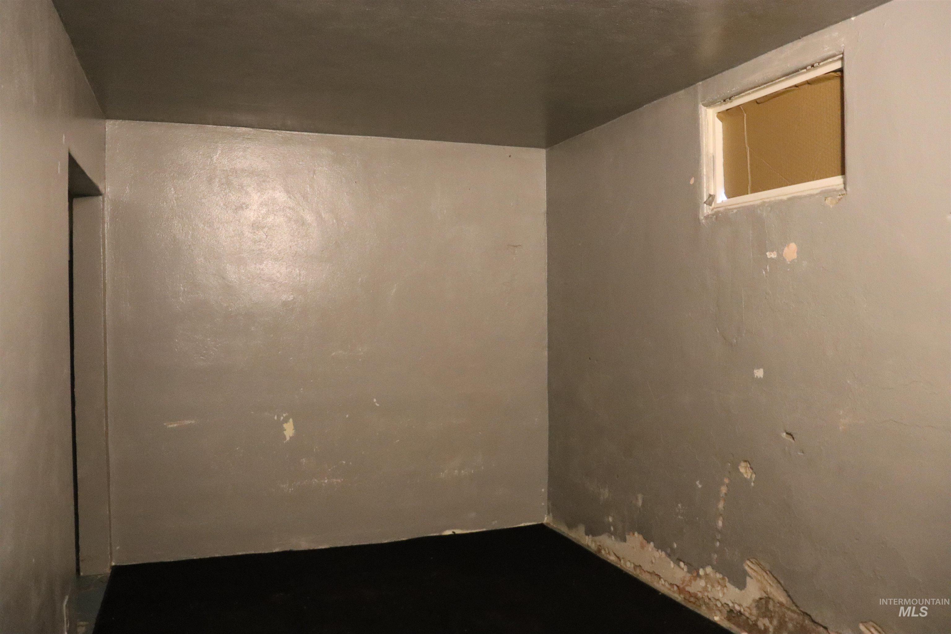 1811 17th Avenue, Lewiston, Idaho 83501, 4 Bedrooms, 2 Bathrooms, Residential For Sale, Price $335,000, 98950472