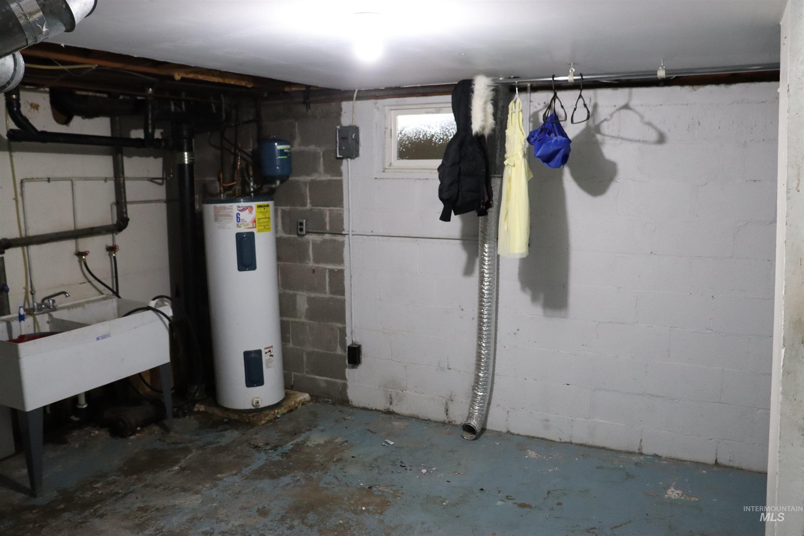 1811 17th Avenue, Lewiston, Idaho 83501, 4 Bedrooms, 2 Bathrooms, Residential For Sale, Price $335,000, 98950472