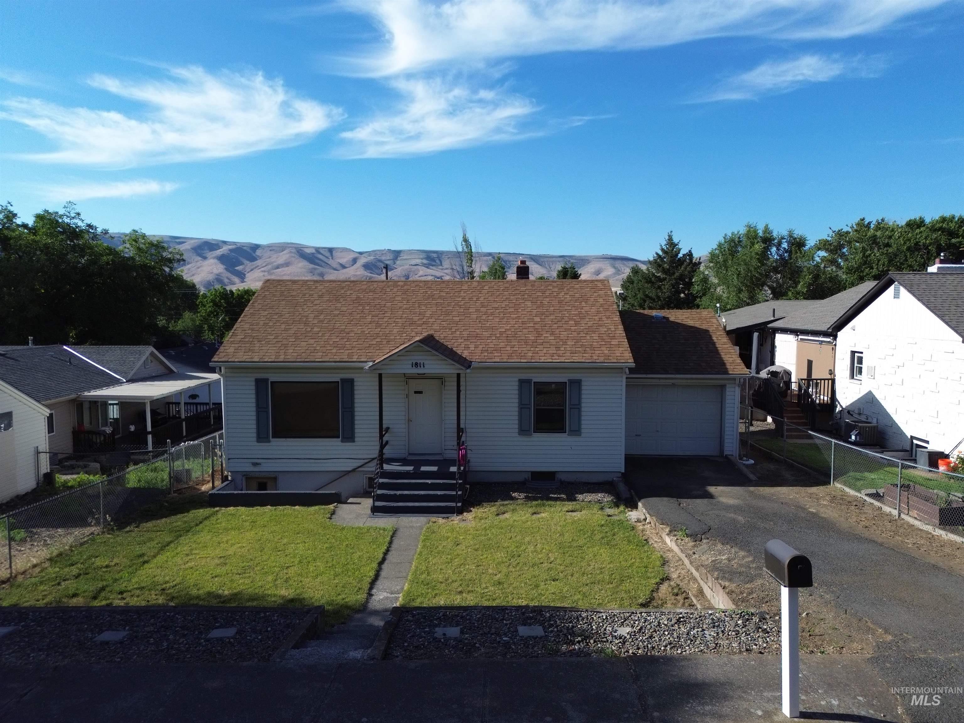 1811 17th Avenue, Lewiston, Idaho 83501, 4 Bedrooms, 2 Bathrooms, Residential For Sale, Price $335,000, 98950472