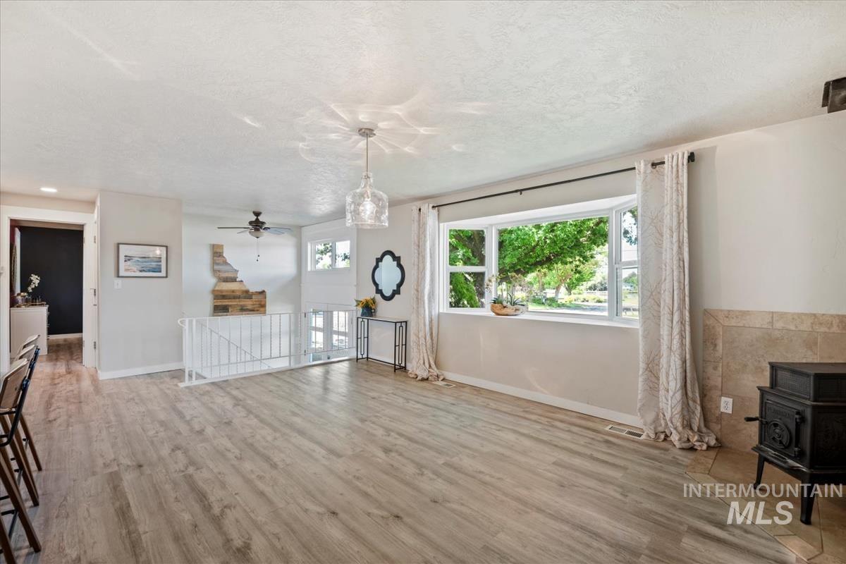 632 N Edgewood Ln, Eagle, Idaho 83616-5314, 4 Bedrooms, 2 Bathrooms, Residential For Sale, Price $569,000, 98950564