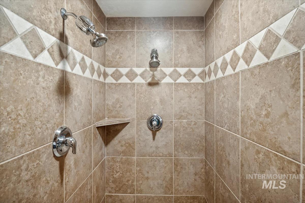 632 N Edgewood Ln, Eagle, Idaho 83616-5314, 4 Bedrooms, 2 Bathrooms, Residential For Sale, Price $569,000, 98950564