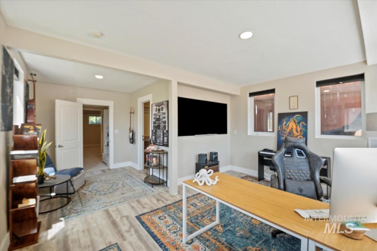 632 N Edgewood Ln, Eagle, Idaho 83616-5314, 4 Bedrooms, 2 Bathrooms, Residential For Sale, Price $569,000, 98950564