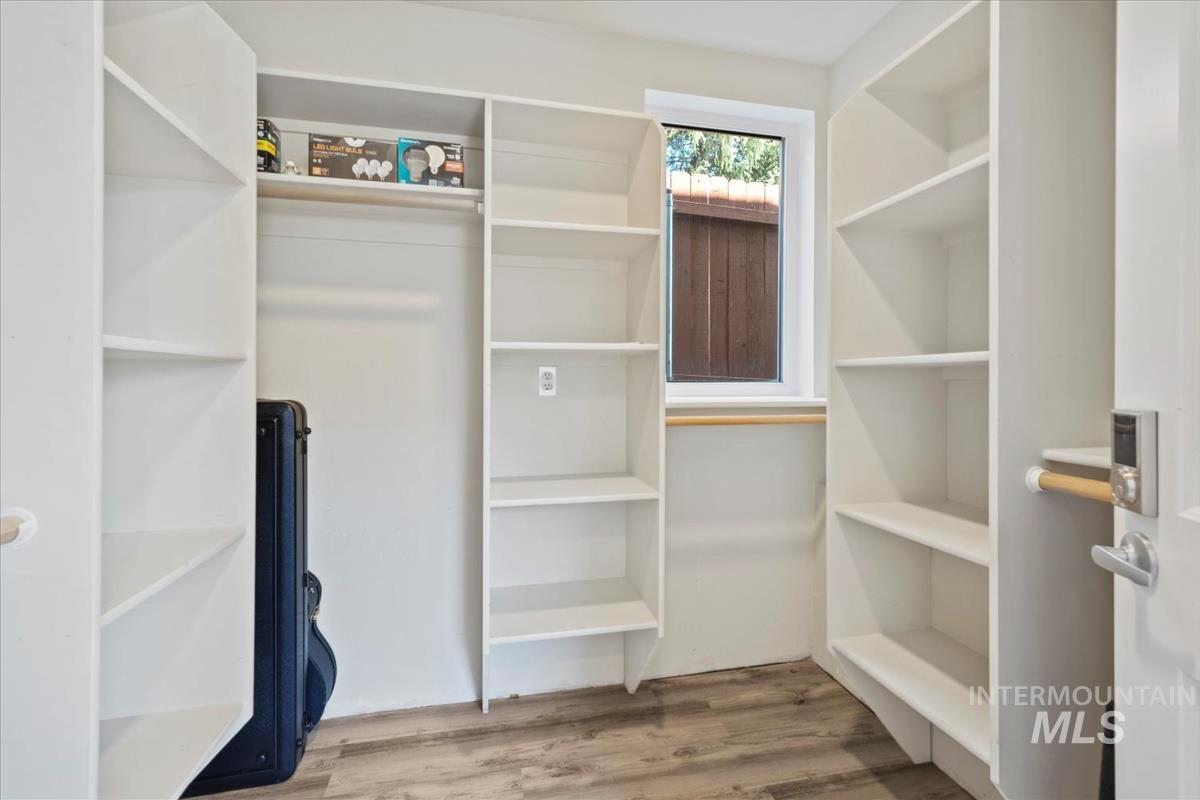 632 N Edgewood Ln, Eagle, Idaho 83616-5314, 4 Bedrooms, 2 Bathrooms, Residential For Sale, Price $569,000, 98950564