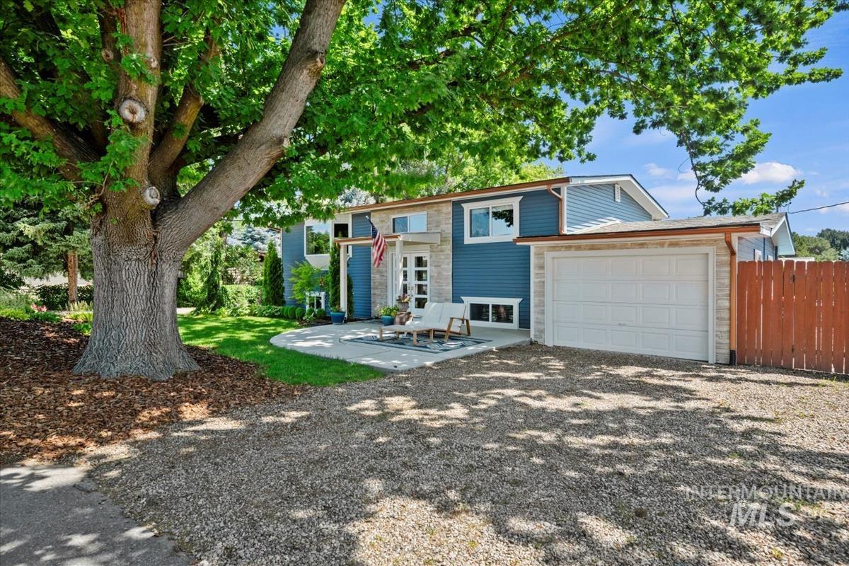 632 N Edgewood Ln, Eagle, Idaho 83616-5314, 4 Bedrooms, 2 Bathrooms, Residential For Sale, Price $569,000, 98950564